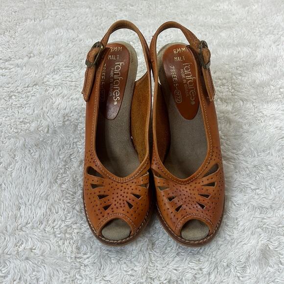 Vintage 70s Fanfares leather and suede peep toe wedge heels in Malt, size 6.5 - Picture 1 of 11
